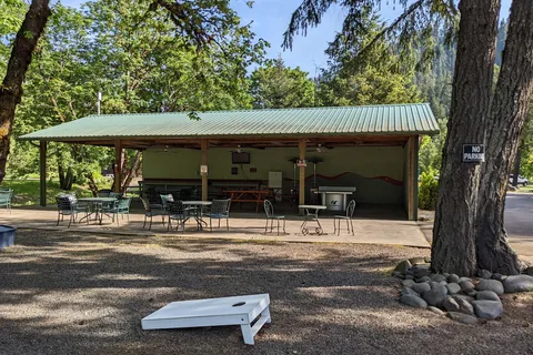Casey's Riverside RV Park