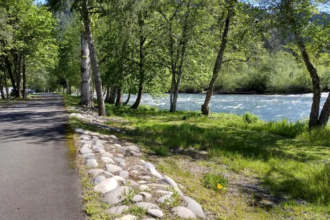 Casey's Riverside RV Park