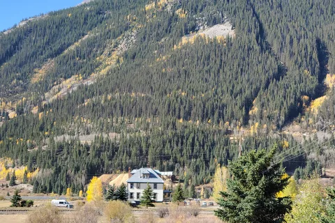 Red Mountain Motel and RV Park
