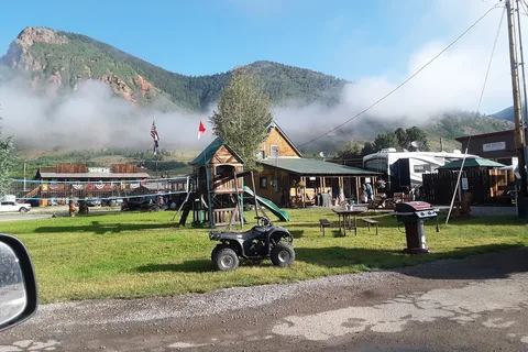 Red Mountain Motel and RV Park