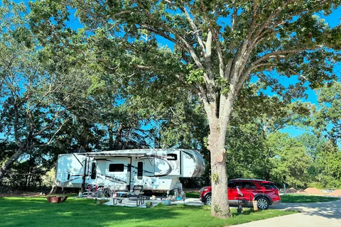 The Oaks on 37 Tiny Homes & RV Resort