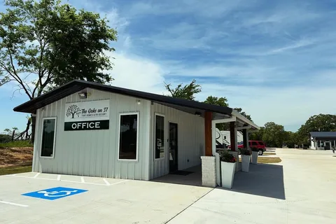The Oaks on 37 Tiny Homes & RV Resort