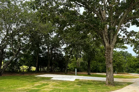 The Oaks on 37 Tiny Homes & RV Resort