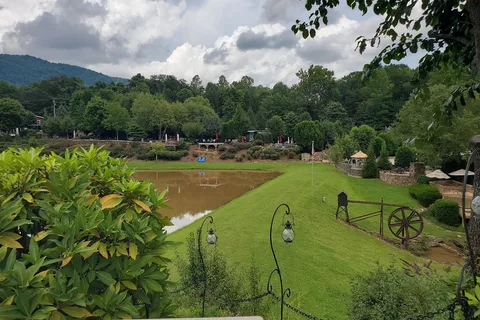 Apple Valley Farm Motorcoach Resort