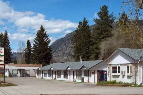 Twin Rivers Motel