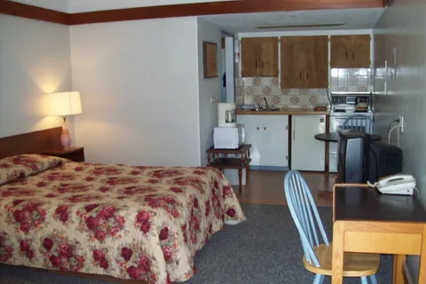 Twin Rivers Motel