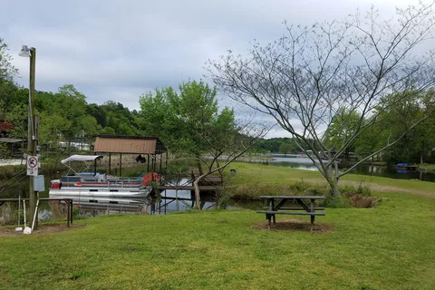Young's Lakeshore RV Resort