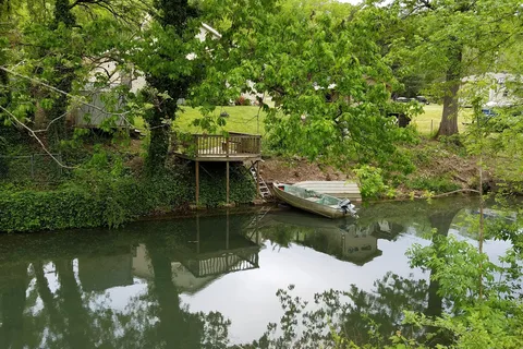 Young's Lakeshore RV Resort