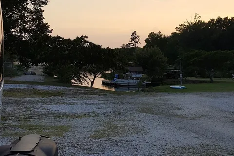 Young's Lakeshore RV Resort