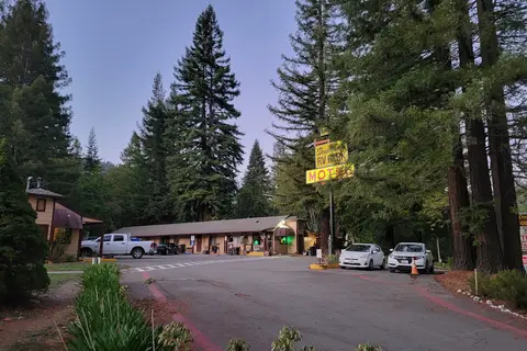 Dean Creek Resort Motel and Campground and RV Park