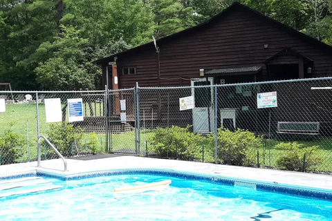 Bonnie Brae Cabins & Campsites