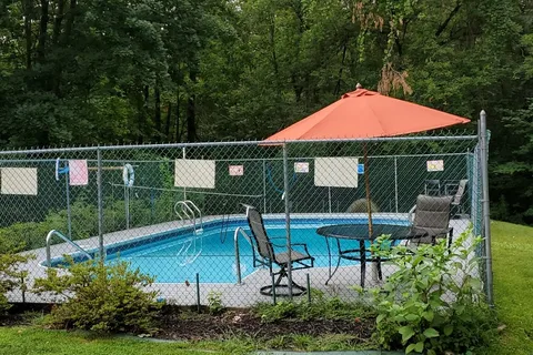 Bonnie Brae Cabins & Campsites