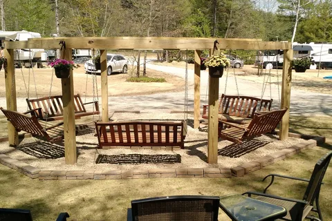 Cozy Pond Camping Resort