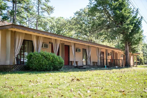 Crockett Family Resort And Marina