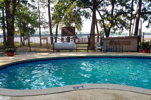 Crockett Family Resort And Marina