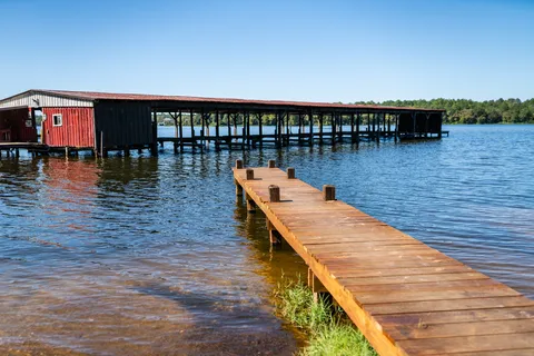 Crockett Family Resort And Marina