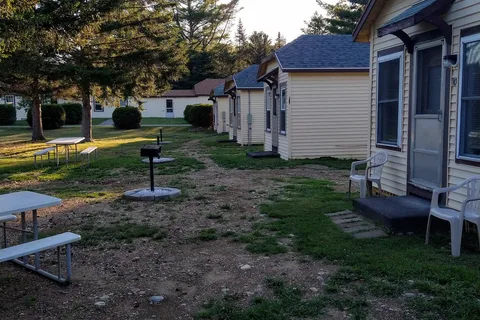 Twin Mountain Motor Court and RV Park