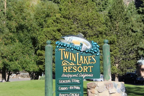 Twin Lakes Resort