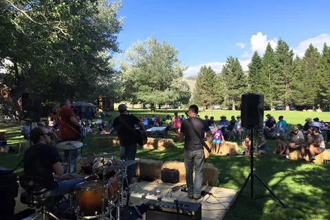 Twin Lakes Resort