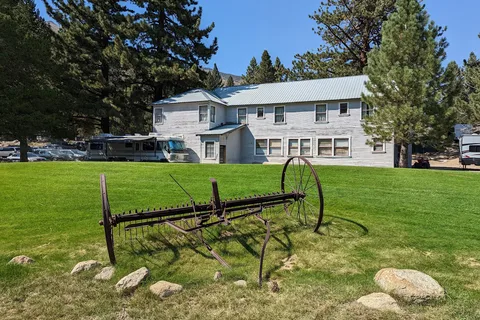 Twin Lakes Resort