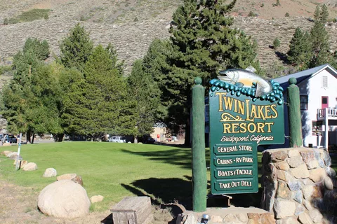 Twin Lakes Resort