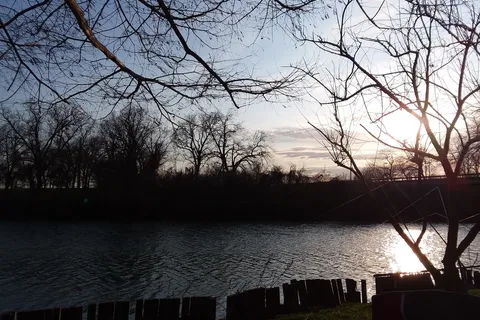 River Shade RV Park