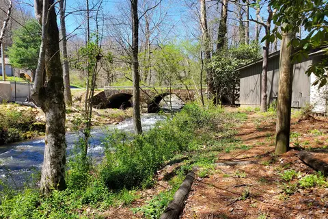 Moccasin Creek State Park