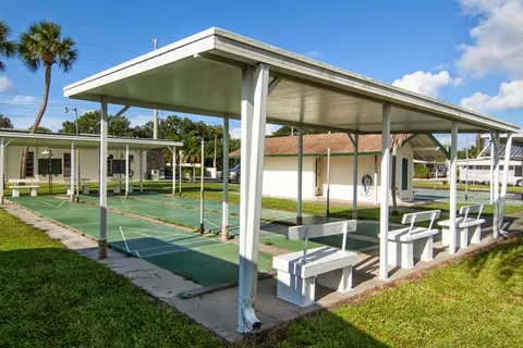 Vista Del Lago MH and RV Resort