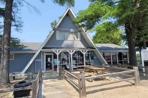 Lake Holiday Camp-Resort