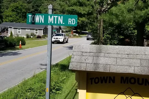 Town Mountain Travel Park