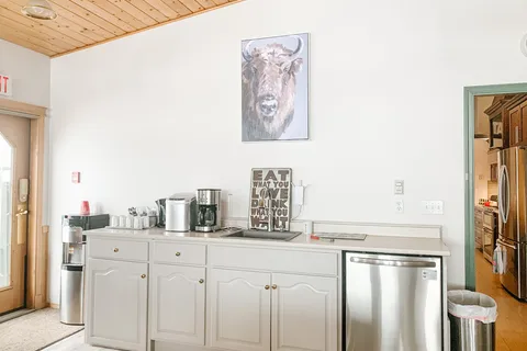 Fawn Meadows Lodge, Cabins and Year Round RV Park
