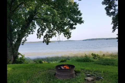McLear's Cottage Colony and Campground