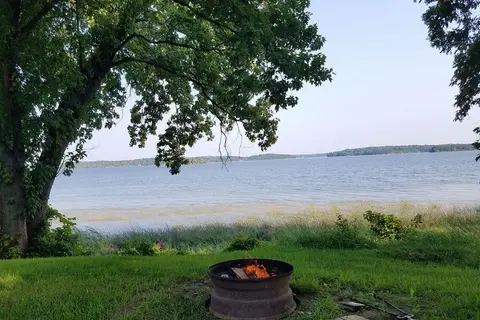 McLear's Cottage Colony and Campground
