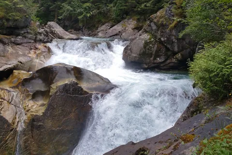 Nakusp Hot Springs and Campground