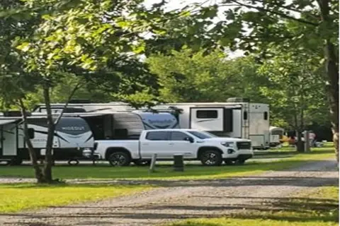 Suzy Q Hideaway Cabin & RV Retreat