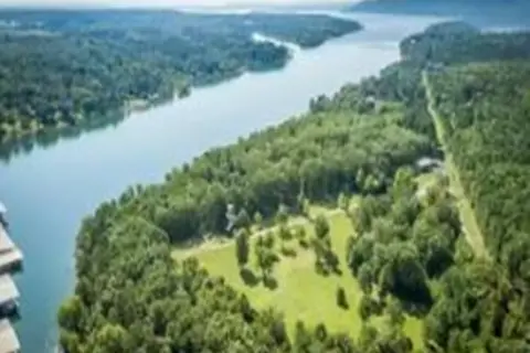 Suzy Q Hideaway Cabin & RV Retreat