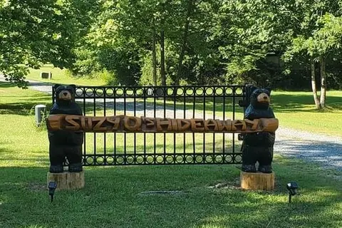 Suzy Q Hideaway Cabin & RV Retreat