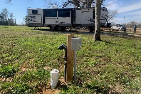 Caesar Oaks RV Park, Stable, and Campground