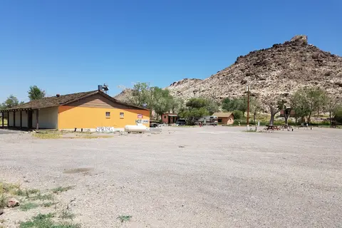 Bailey's Hot Springs