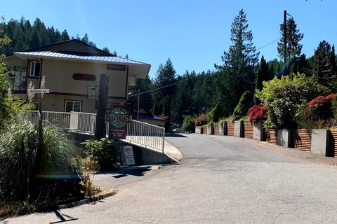 Bathgate General Store Resort and Marina