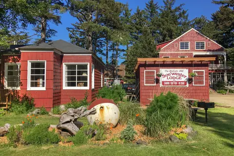 Sou'wester Historic Lodge and Vintage Travel Trailer Resort