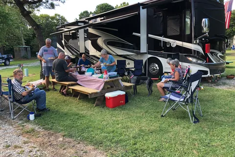 Grand Country Lakeside RV Park