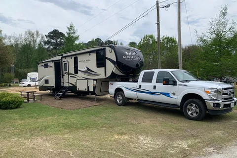Parkwood RV Park and Cottages