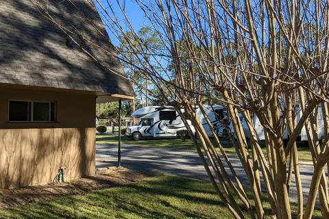 Parkwood RV Park and Cottages