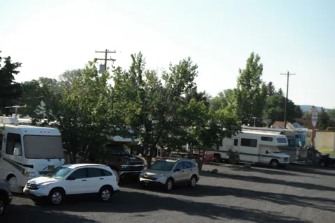 Henrie's Hitch-N-Post RV Resort