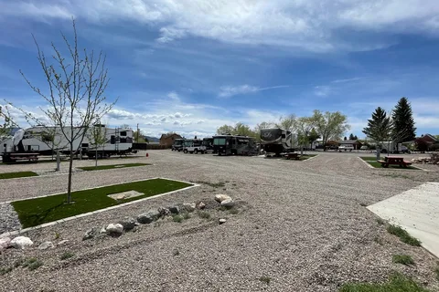 Henrie's Hitch-N-Post RV Resort