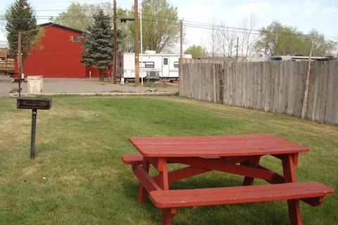 Henrie's Hitch-N-Post RV Resort