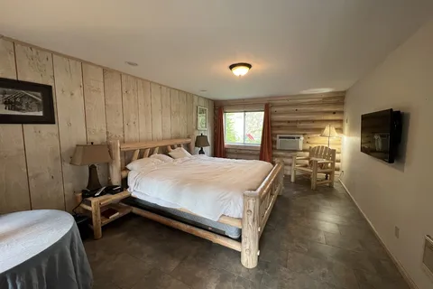 Bonners Ferry Log Inn