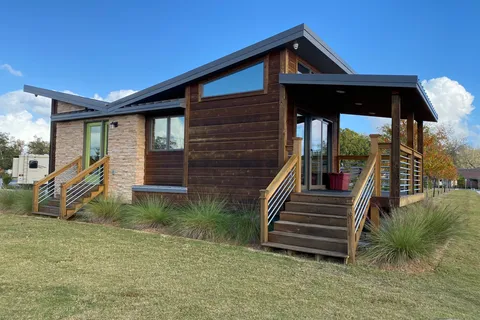 CrossRoads Coach Resort at the ROB
