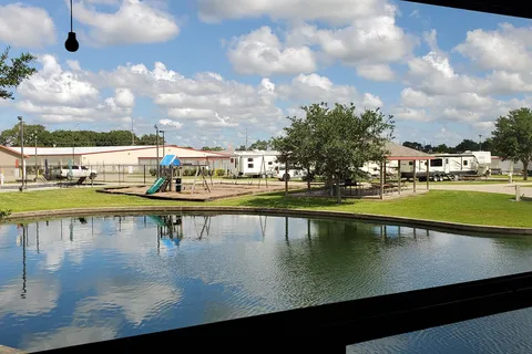 BEYONDER Resort Cajun Moon
